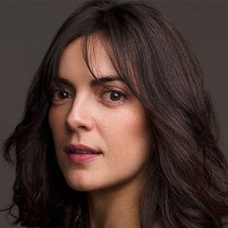 Beatriz Arjona - 非禮勿聽演員 飾演Psicóloga