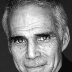 Ray Charleson 飾演 Joseph DeLuca