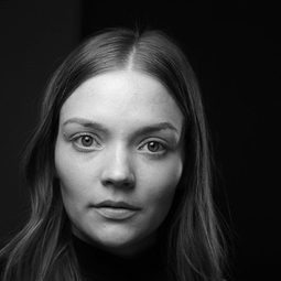 Amanda Kilpeläinen Arvidsson 飾演 Anna