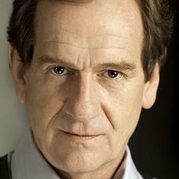 Andy Stahl 飾演 Pivens