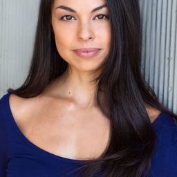 Tania Verafield 飾演 