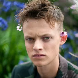 安森·布恩 飾演 Tommy