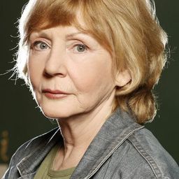 Christine Schorn 飾演 Frieda Brendel