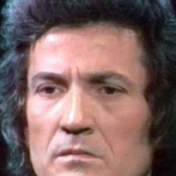 Pierre Gallon 飾演 Gerard Duvernois