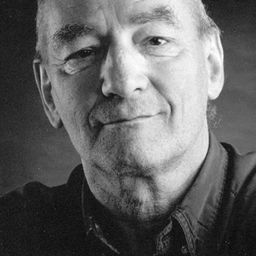 Jean-Pierre Gos 飾演 Garage Owner