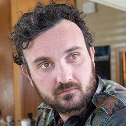 Edouard Pluvieux - 凱夫·亞當斯：真正的我編劇