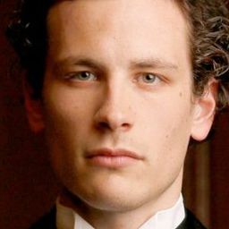 Max Krause 飾演 Günther Abrahamson