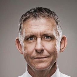 彼得·羅斯托 飾演 Mr. Rocket