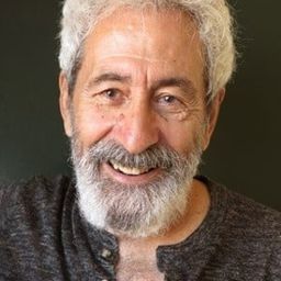 Juan Carlos Sánchez 飾演 Dueño Gasolinera