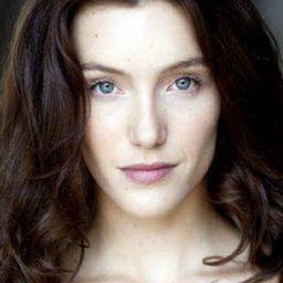 Eleanor Gecks 飾演 Sarah