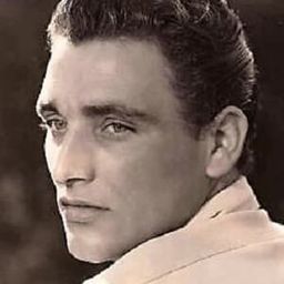 Mario Sponzo 飾演 The Man from the Lighthouse