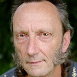 Jean-Marc Noiret-Cosson 飾演 Norman Blanchette