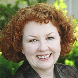 Lorna Scott 飾演 Vera Lisso