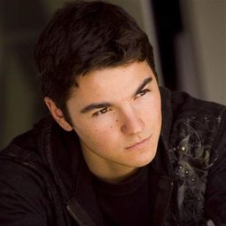 約瑟夫·阿什頓 飾演 Sonny