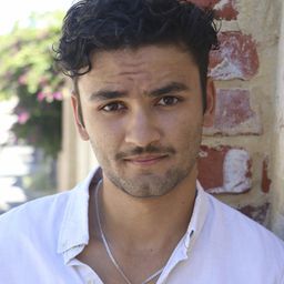 拉吉·拉貝德 飾演 Lewis