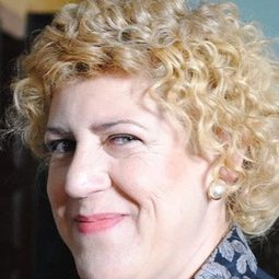 Covadonga Berdiñas - 上帝寫歪了演員 飾演Nurse Perro