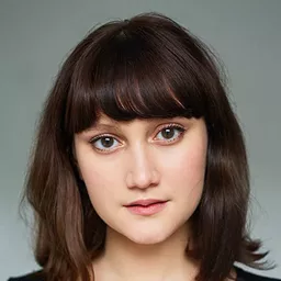 Elina Alminas - 黑暗殘留演員 飾演Geisha