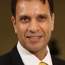 Harssh A. Singh - 兄弟擂台演員 飾演Santosh Desai