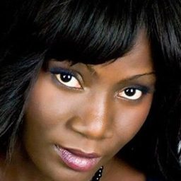 Tatiana Rojo 飾演 La mère d'Arnold