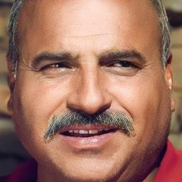 Prakash Ghimire 飾演 Azis