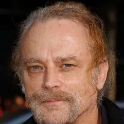 布萊德·杜瑞夫 飾演 Chucky (voice) / Charles Lee Ray