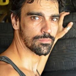 Márcio Mariante 飾演 El Coronel