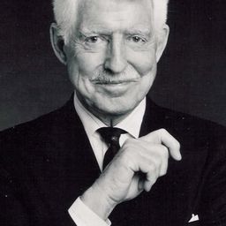 Ronan O'Casey 飾演 Rushford