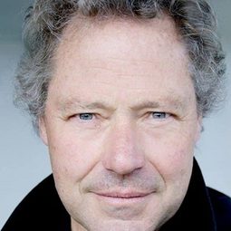 阿利斯塔爾·布朗寧 飾演 De Jong