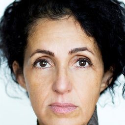 Amira Ghazalla 飾演 