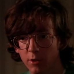 Louis Tripp 飾演 Terrence 'Terry' Chandler