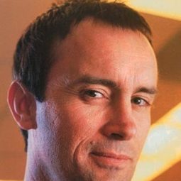 傑弗瑞·考姆斯 - 猛鬼嚇人演員 飾演Dr. Haggis