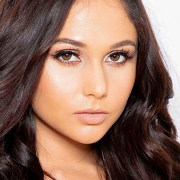 Ariana Marie 飾演 Self - Performer