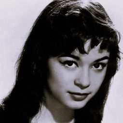Marie Versini 飾演 Woman on Train