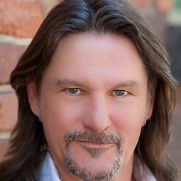 John Tench 飾演 Ben