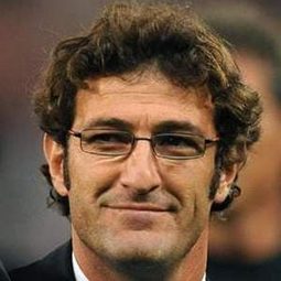 Ciro Ferrara 飾演 Self, SSC Napoli Former Player (voice)