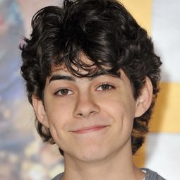 伊傑·安東尼 飾演 Liam