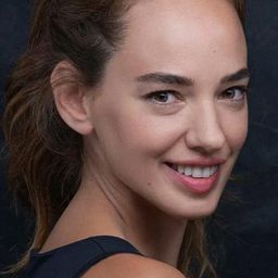 Seda Bakan 飾演 Demet