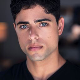 Eric Freeman 飾演 Tyler Grant