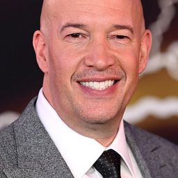 Hiram Garcia - Red One 拯救隊編劇