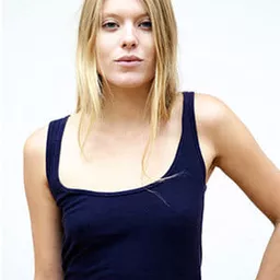 Jéromine Chasseriaud 飾演 Louise