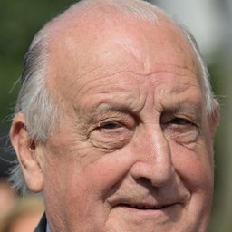 John Hall 飾演 Self