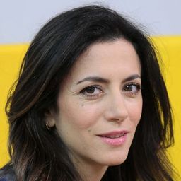 Marina Person 飾演 Repórter ao vivo