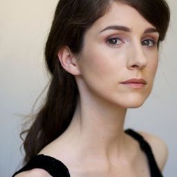 Jessica Boone 飾演 La Arnould