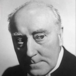 Halliwell Hobbes 飾演 Monsieur Paulet