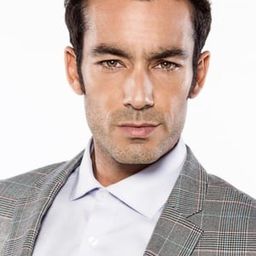 艾倫·狄亞茲 飾演 Naram