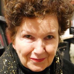 Fidelis Morgan 飾演 Asst. Registrar