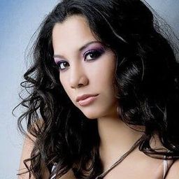 Mayra Couto 飾演 Avril