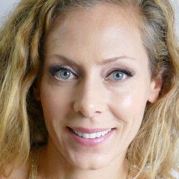 Eva Röse 飾演 Elin