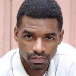 Ronnie Adrian - 酒過漫畫人生演員 飾演Martingale