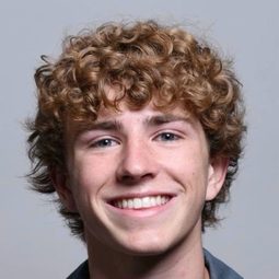 沃克·斯克堡 - 超時空亞當計畫演員 飾演Young Adam